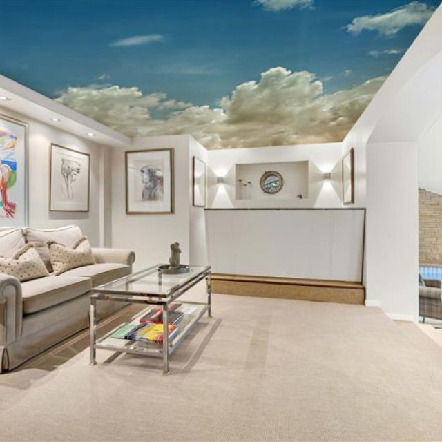 Experts’ Guide to Choosing Wallpaper for Ceiling Patterns