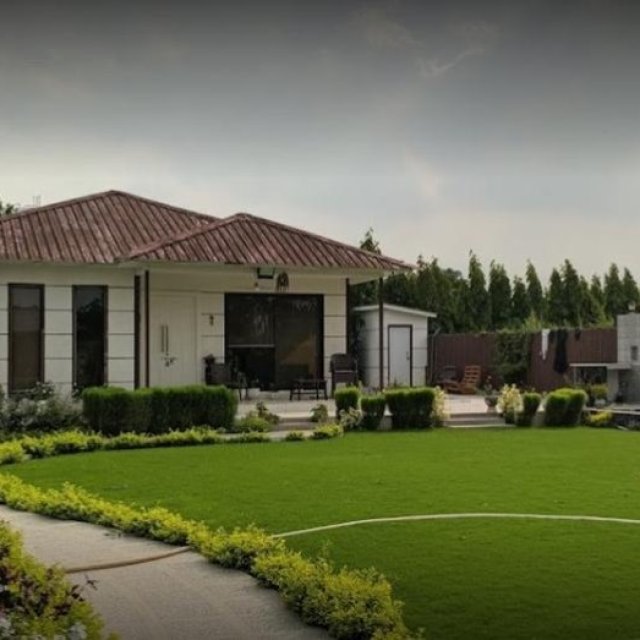 Is it better to rent or buy a farmhouse on Yamuna Expressway?