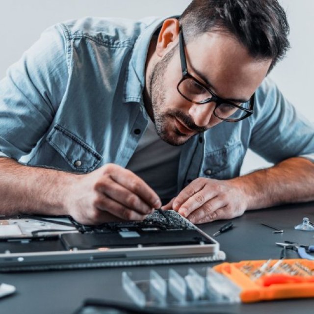  Best MacBook Repair Dubai Technicians 