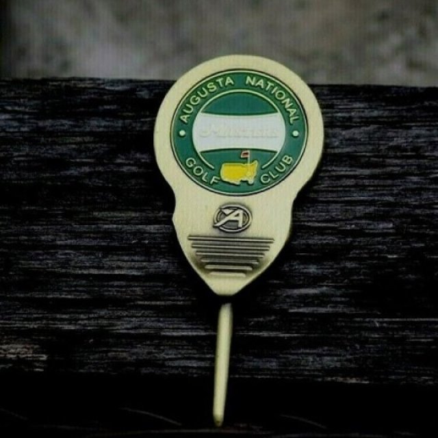 A Collector’s Touch for Golf Fans