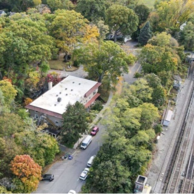 Prime Commercial Property For Sale In New York - River Views