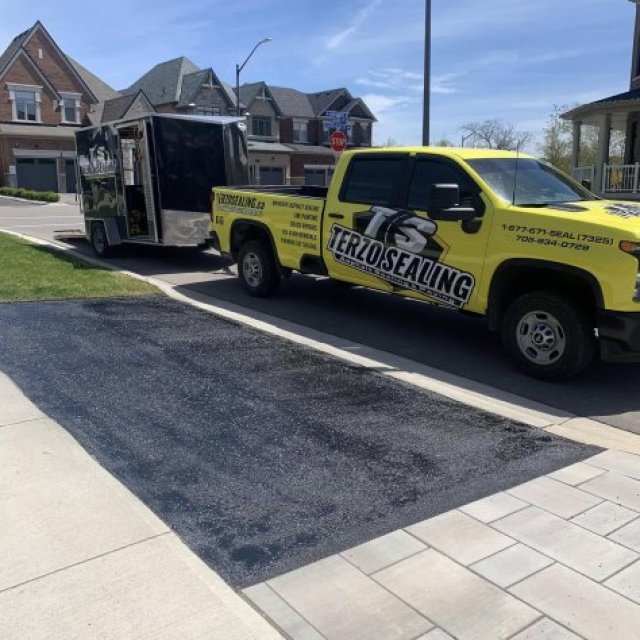 Top-Quality Driveway Sealing in Bowmanville - Get a Free Quote!