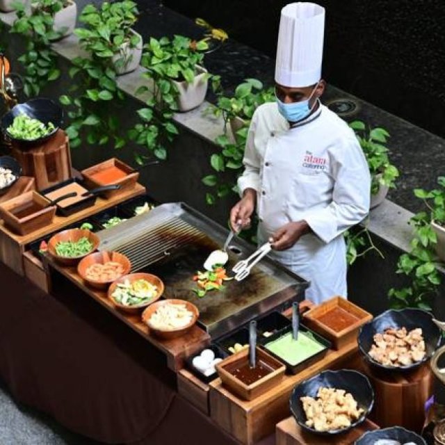 How much will it cost to feed 40 guests?