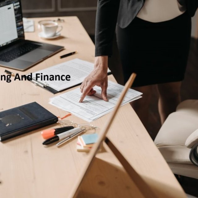 What is a comprehensive financial plan?