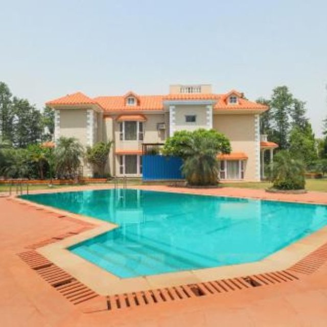 What is the price of farmhouse in Greater Noida?