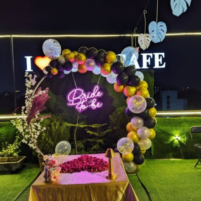Tent Rooftop Restro & Cafe | Anniversary and Birthday Celebration in Ahmedabad