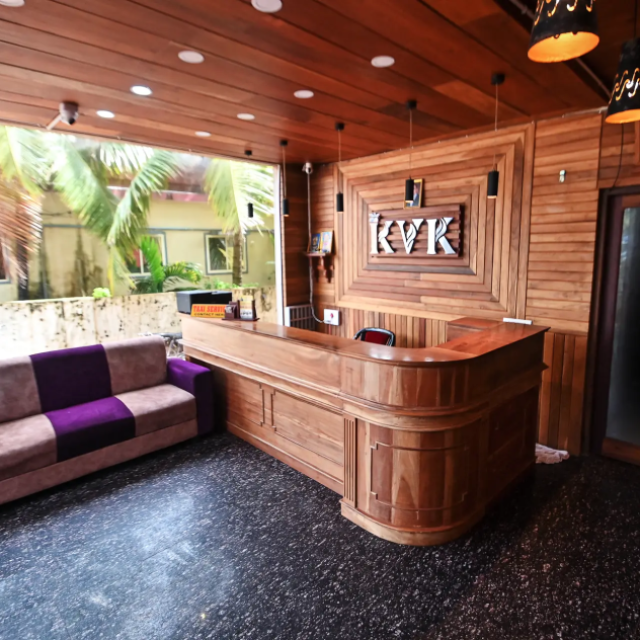 Budget hotels in Murdeshwar near temple