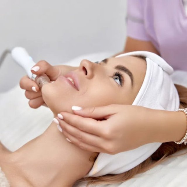 Face Clean Up Salon for Smooth & Glowing Skin